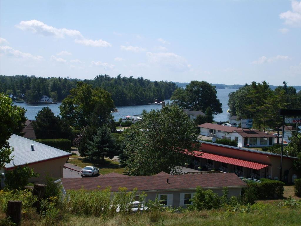 Capricorn Motel Royale 1000 Islands Lansdowne Exteriér fotografie