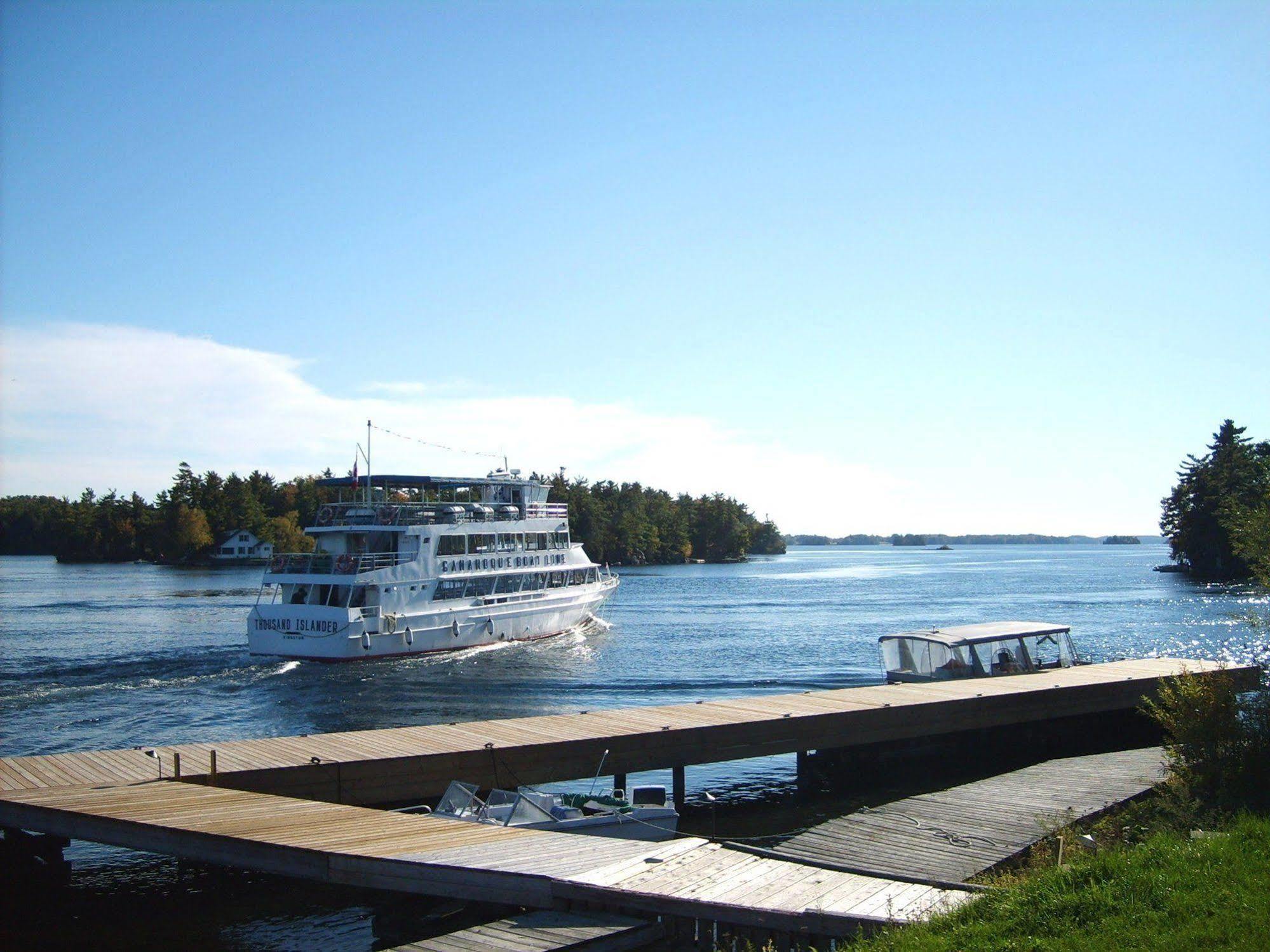 Capricorn Motel Royale 1000 Islands Lansdowne Exteriér fotografie
