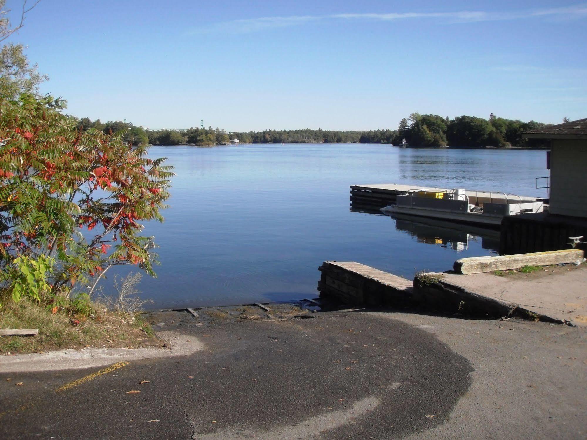 Capricorn Motel Royale 1000 Islands Lansdowne Exteriér fotografie
