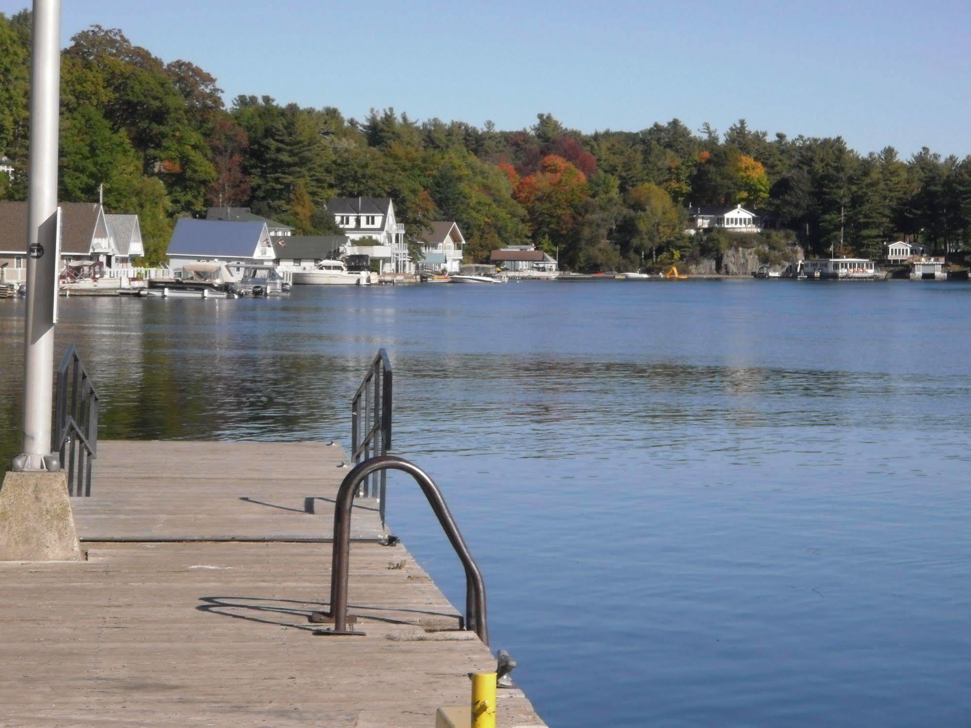 Capricorn Motel Royale 1000 Islands Lansdowne Exteriér fotografie